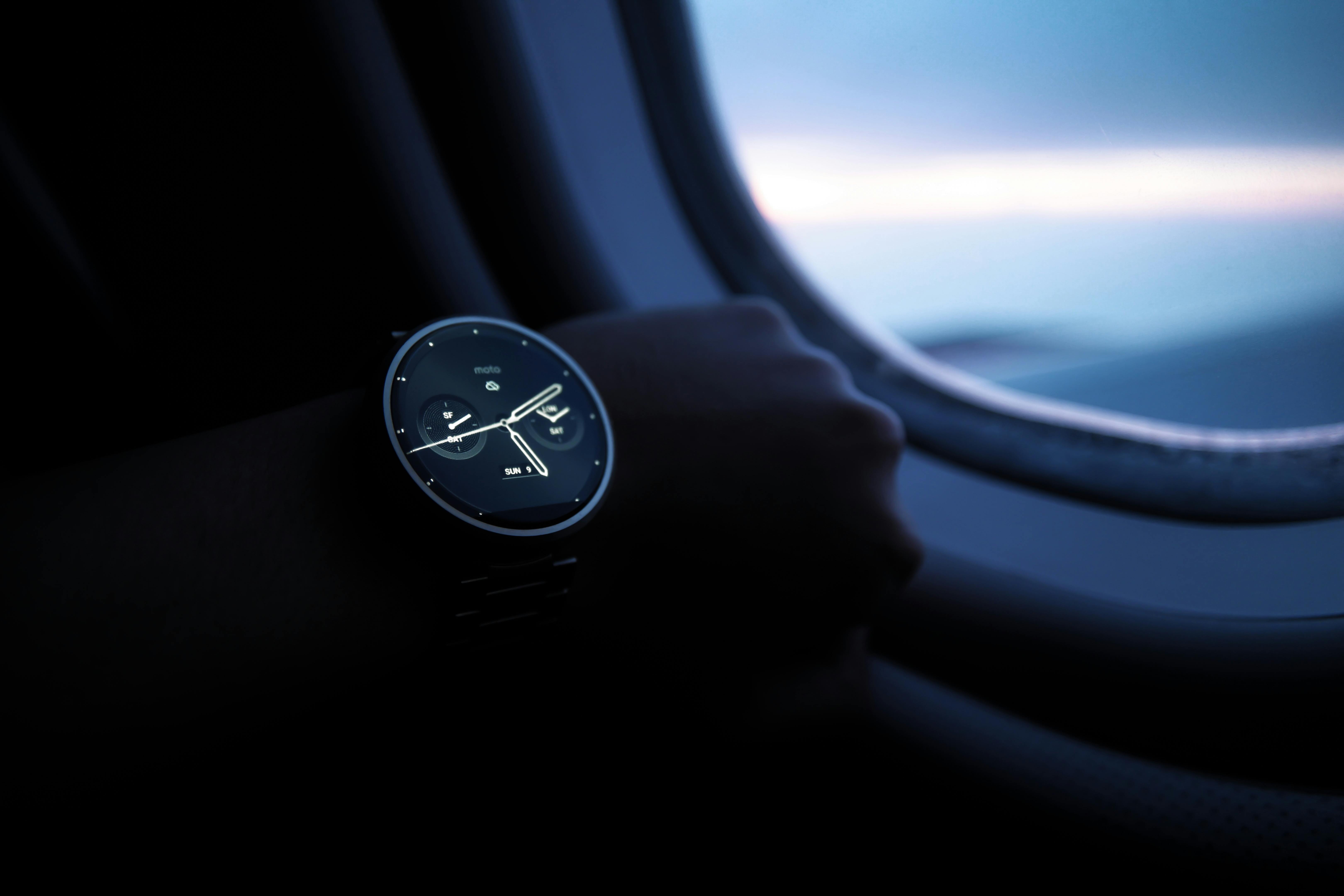 Smartwatch Features That Simplify Daily Living
